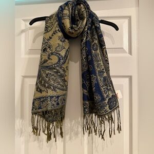 New Beautiful navy blue and gray leopard scarf. Great gift !